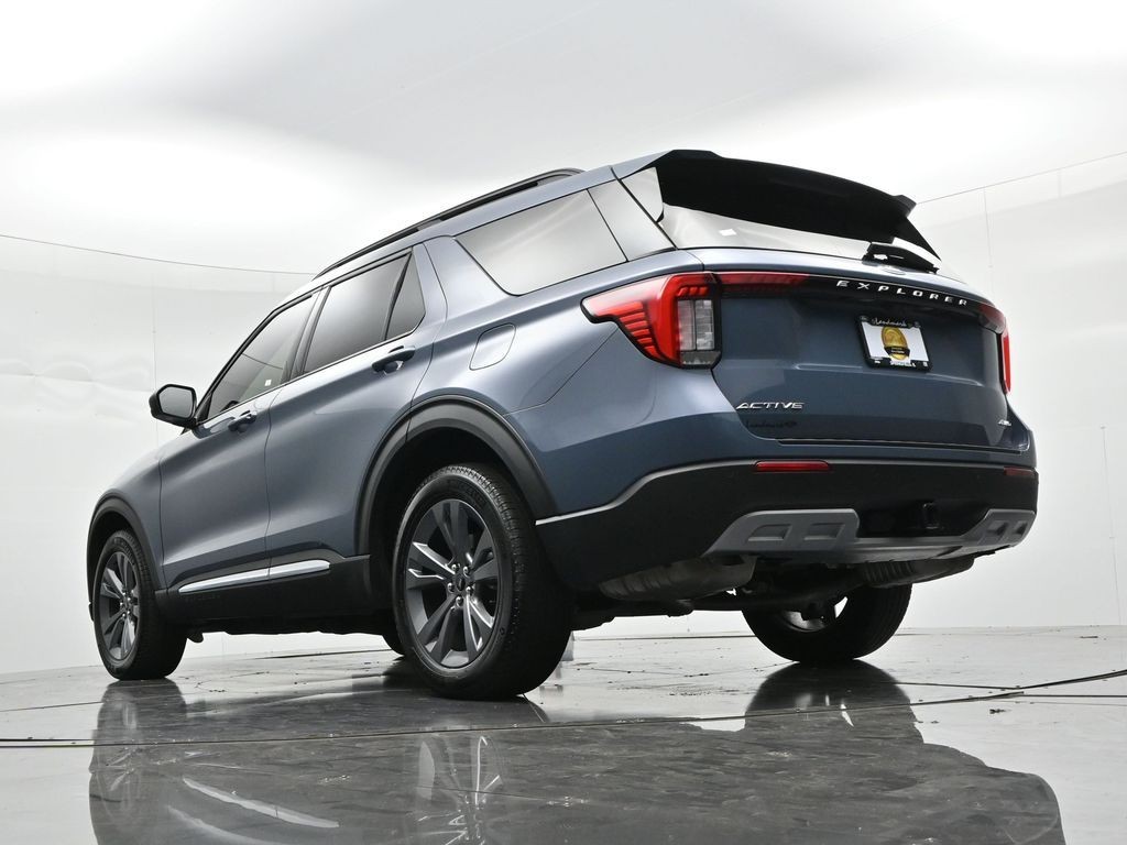 Ford Explorer Vehicle Full-screen Gallery Image 19