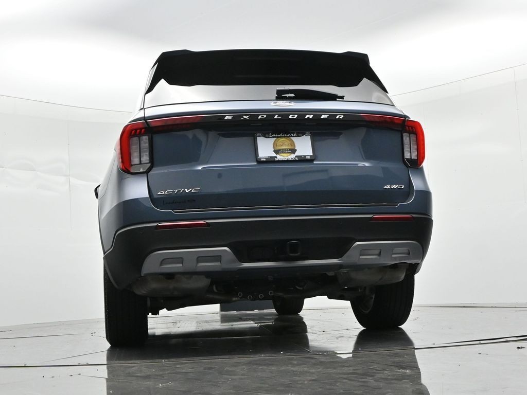 Ford Explorer Vehicle Full-screen Gallery Image 20