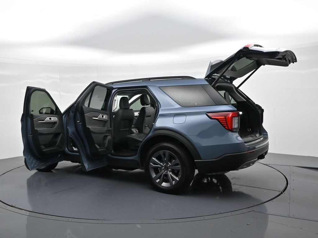 Ford Explorer Vehicle Full-screen Gallery Image 24