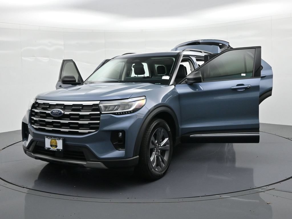 Ford Explorer Vehicle Full-screen Gallery Image 25
