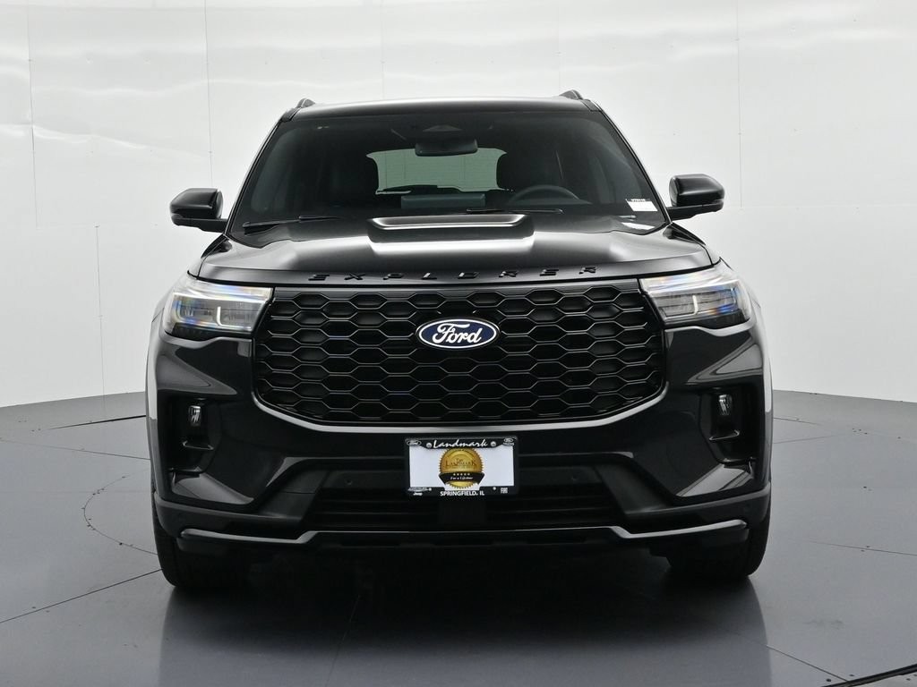 Ford Explorer Vehicle Full-screen Gallery Image 3