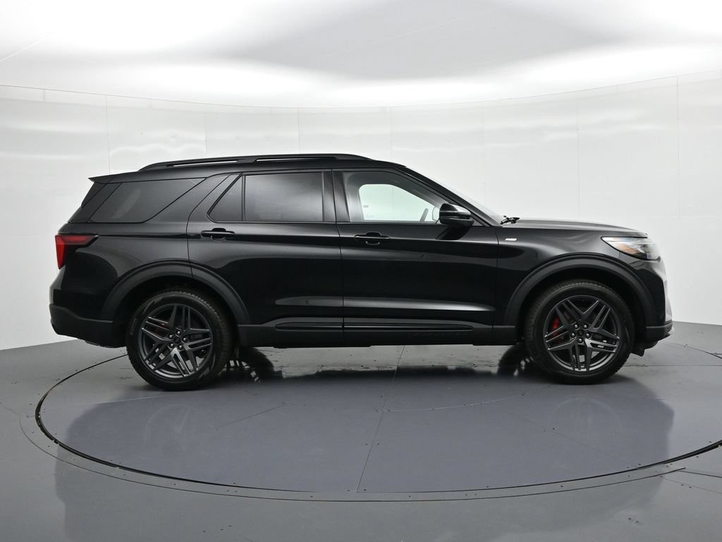 Ford Explorer Vehicle Full-screen Gallery Image 5