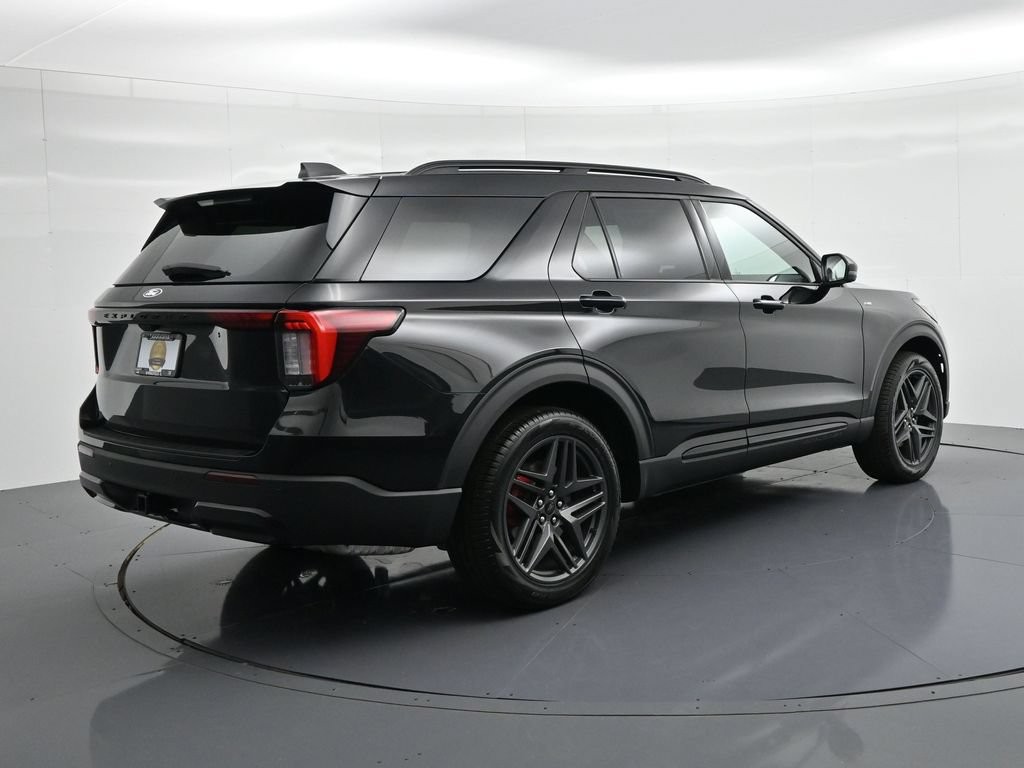 Ford Explorer Vehicle Full-screen Gallery Image 6