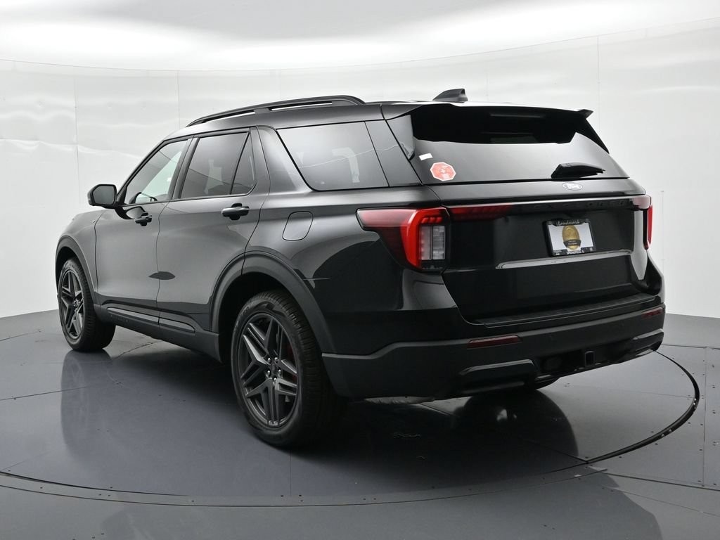 Ford Explorer Vehicle Full-screen Gallery Image 8