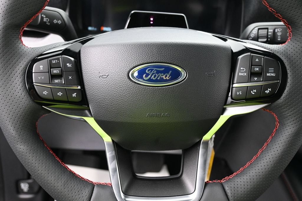 Ford Explorer Vehicle Full-screen Gallery Image 13