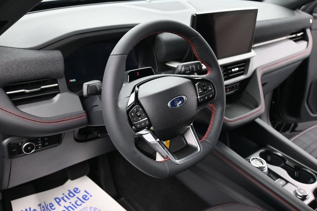 Ford Explorer Vehicle Full-screen Gallery Image 14