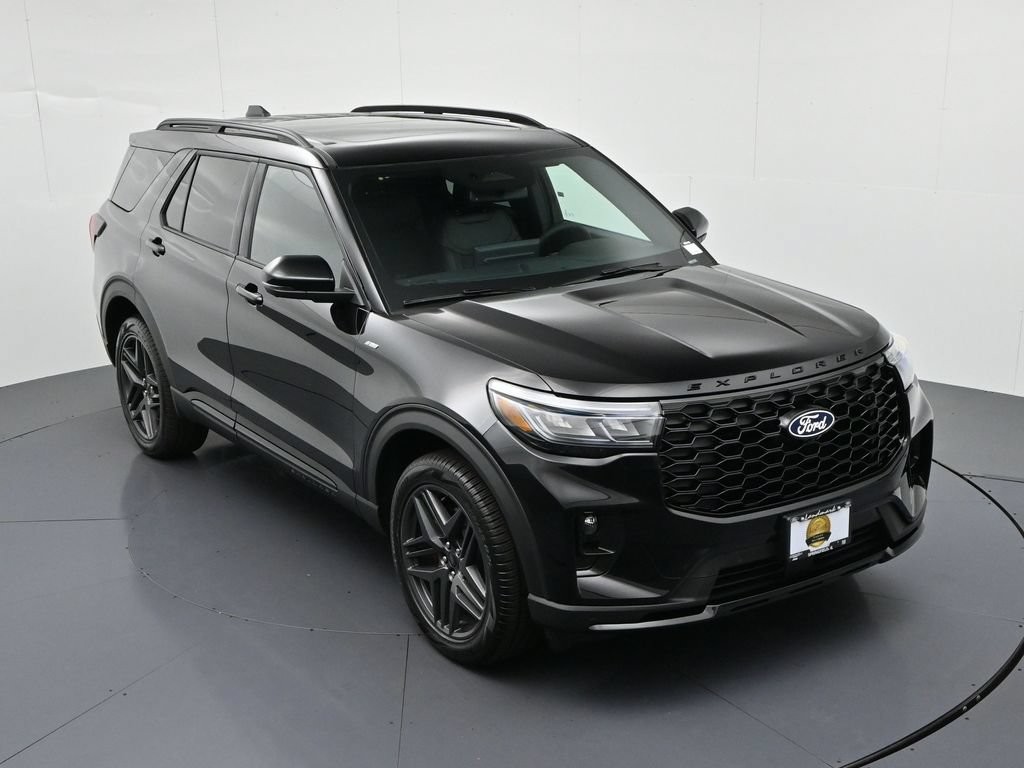 Ford Explorer Vehicle Full-screen Gallery Image 16
