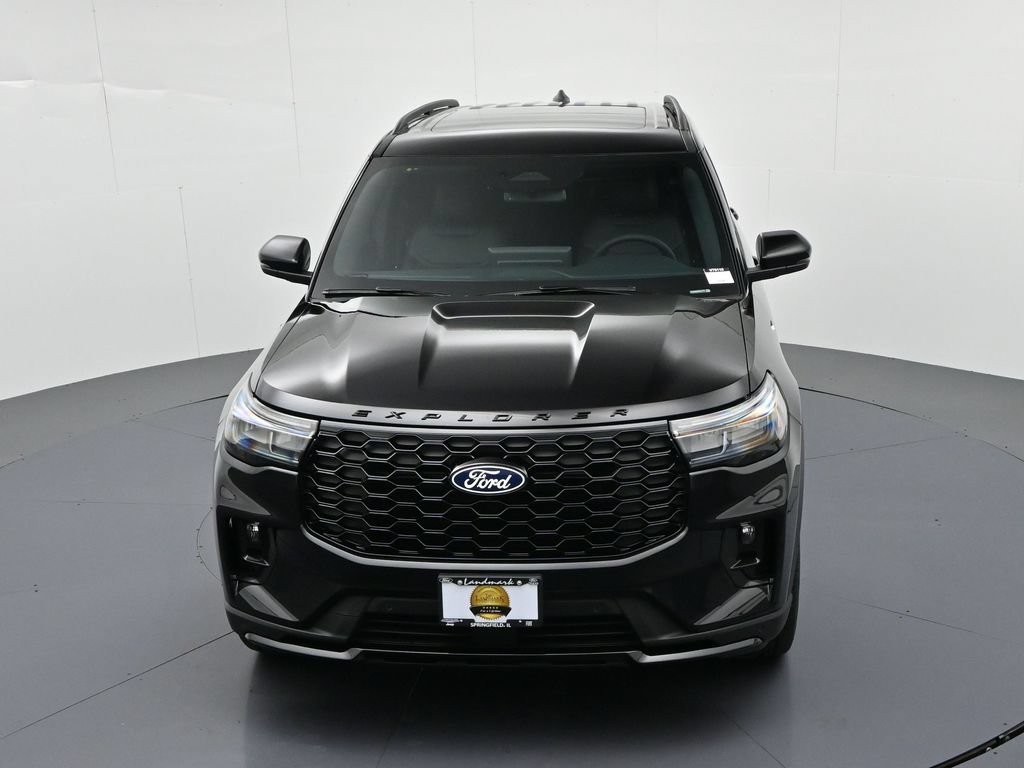Ford Explorer Vehicle Full-screen Gallery Image 17
