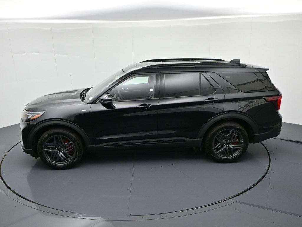 Ford Explorer Vehicle Full-screen Gallery Image 19