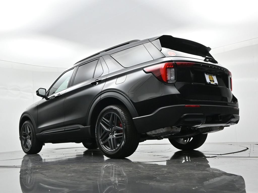 Ford Explorer Vehicle Full-screen Gallery Image 20