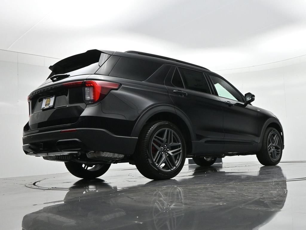 Ford Explorer Vehicle Full-screen Gallery Image 22