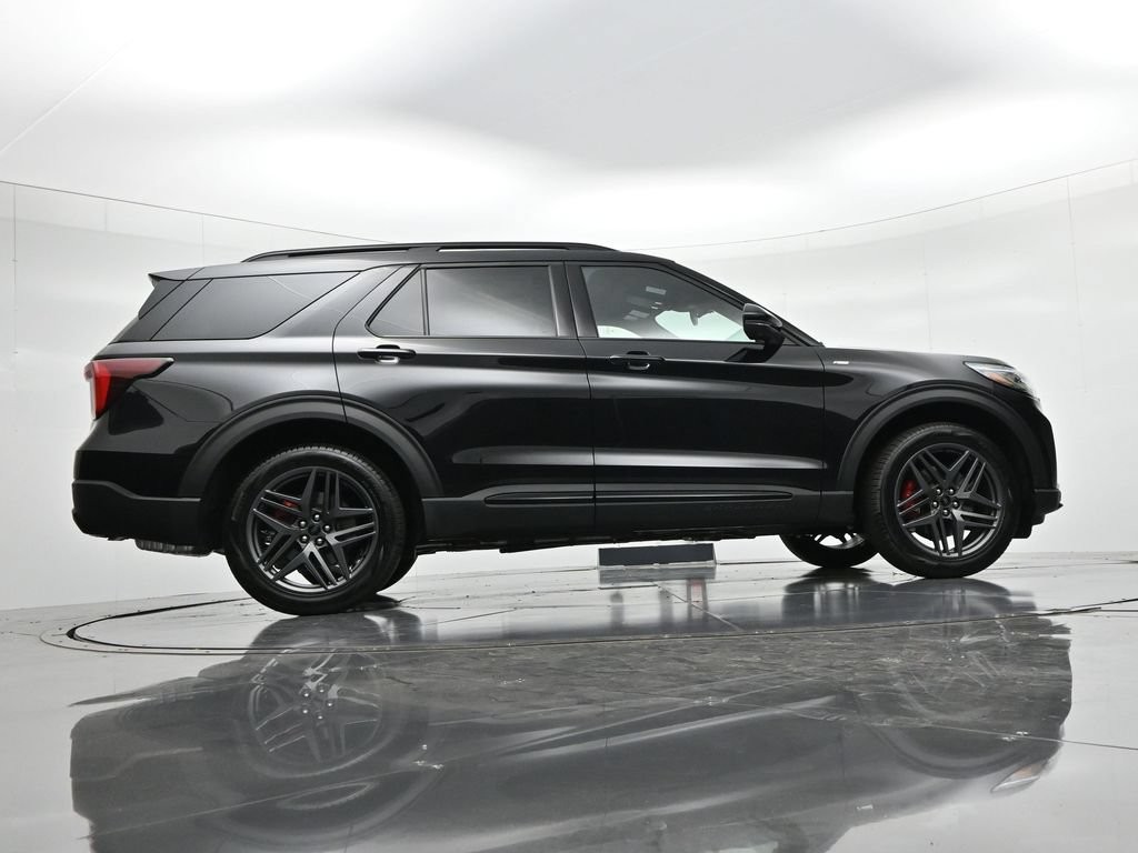 Ford Explorer Vehicle Full-screen Gallery Image 23