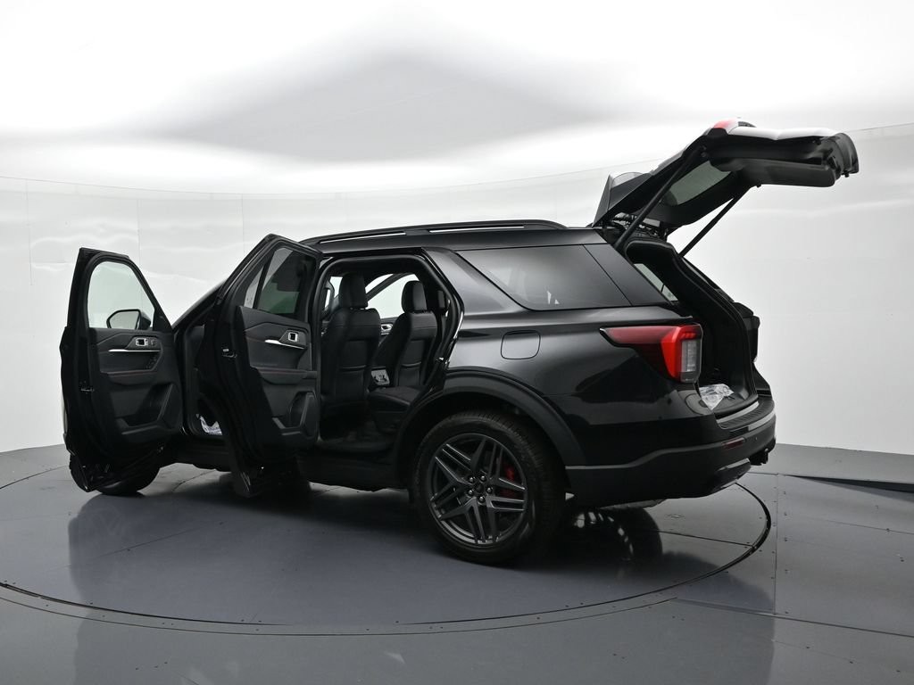 Ford Explorer Vehicle Full-screen Gallery Image 25