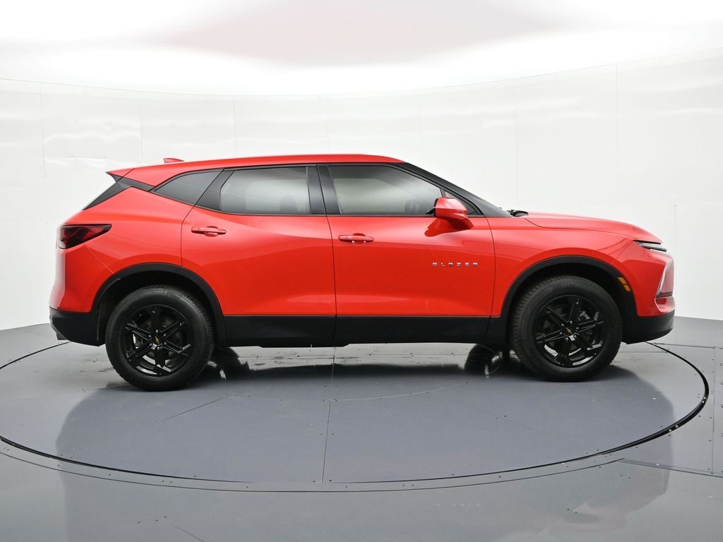 Chevrolet Blazer Vehicle Full-screen Gallery Image 05