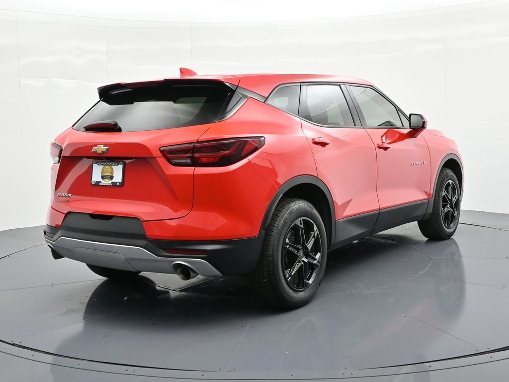 Chevrolet Blazer Vehicle Full-screen Gallery Image 06