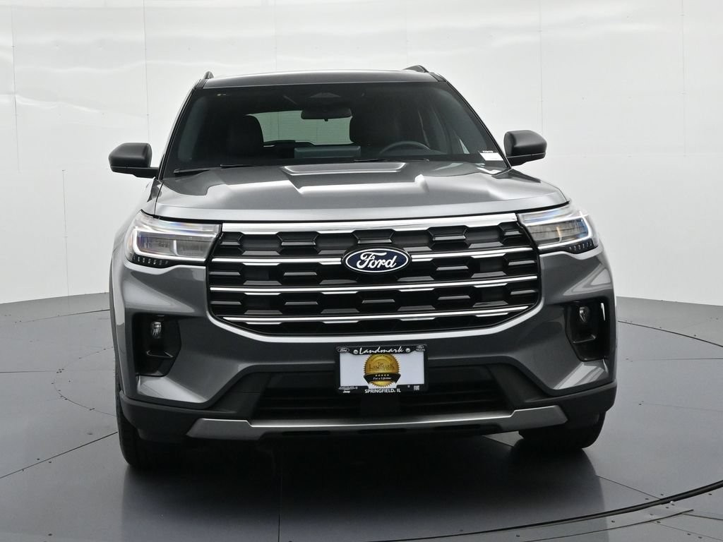 Ford Explorer Vehicle Full-screen Gallery Image 3