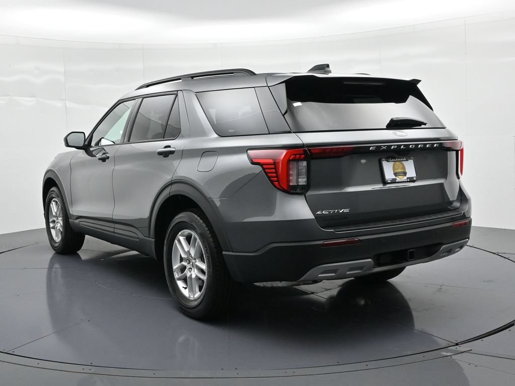 Ford Explorer Vehicle Full-screen Gallery Image 8