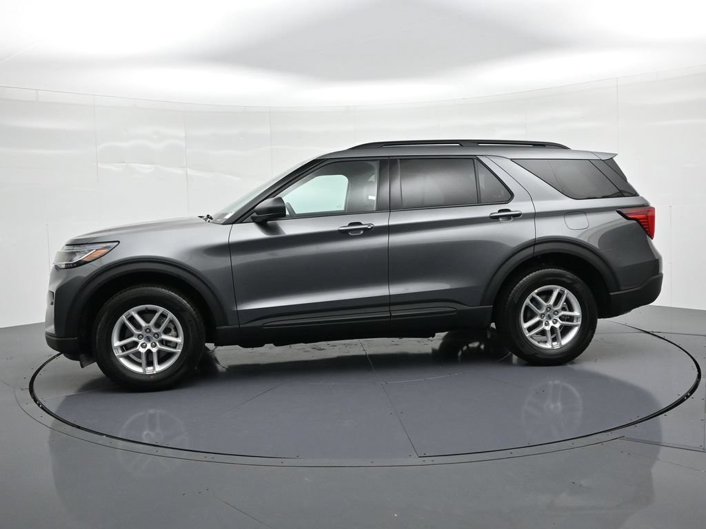 Ford Explorer Vehicle Full-screen Gallery Image 9