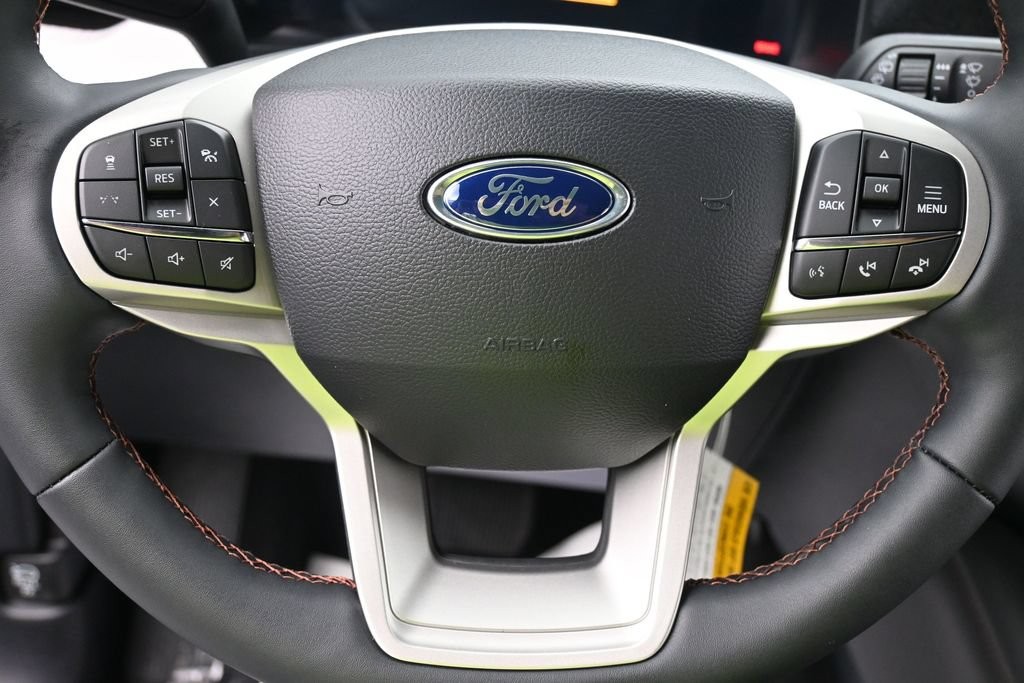 Ford Explorer Vehicle Full-screen Gallery Image 13