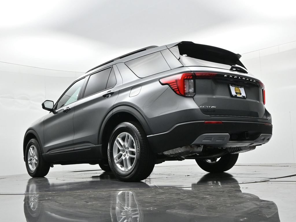 Ford Explorer Vehicle Full-screen Gallery Image 19