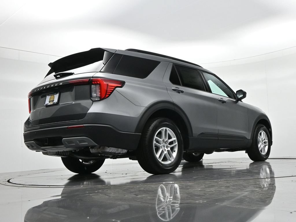 Ford Explorer Vehicle Full-screen Gallery Image 21