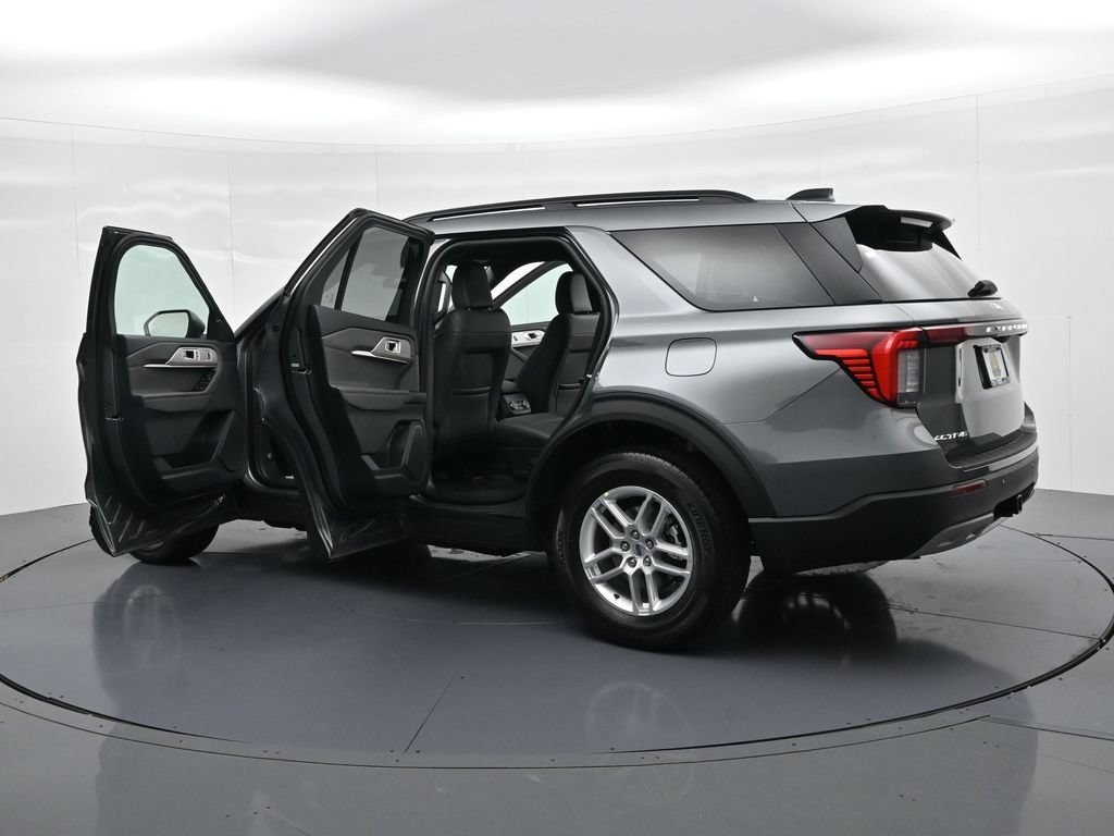 Ford Explorer Vehicle Full-screen Gallery Image 24