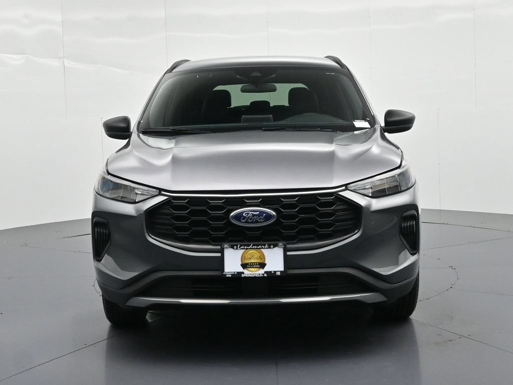 Ford Escape Vehicle Full-screen Gallery Image 3