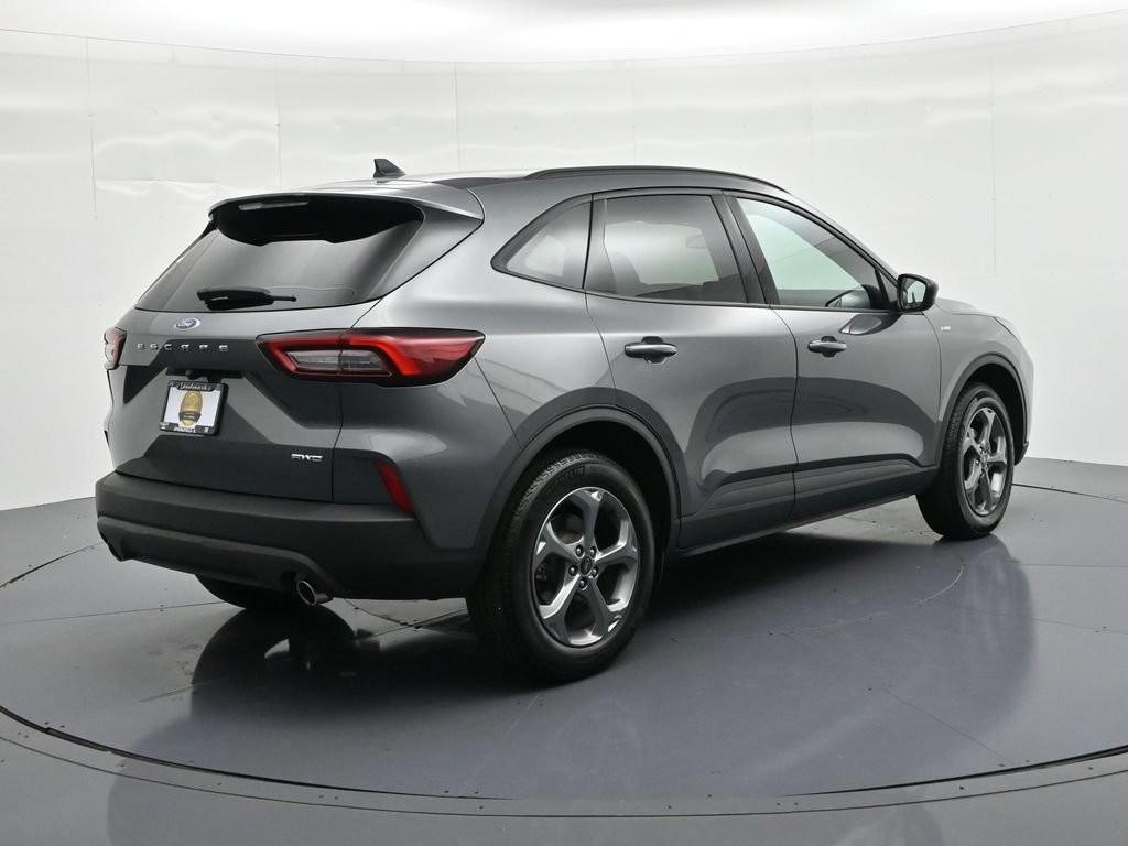 Ford Escape Vehicle Full-screen Gallery Image 6