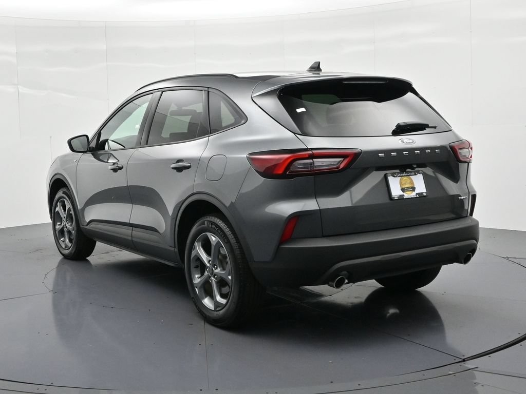 Ford Escape Vehicle Full-screen Gallery Image 8