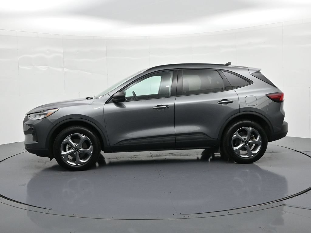 Ford Escape Vehicle Full-screen Gallery Image 9