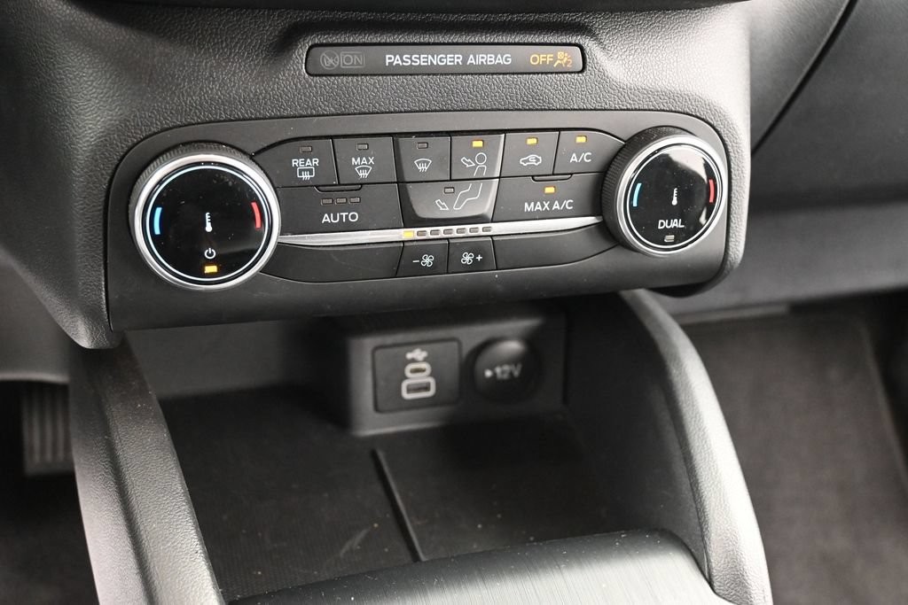 Ford Escape Vehicle Full-screen Gallery Image 12
