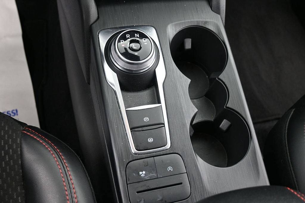 Ford Escape Vehicle Full-screen Gallery Image 13