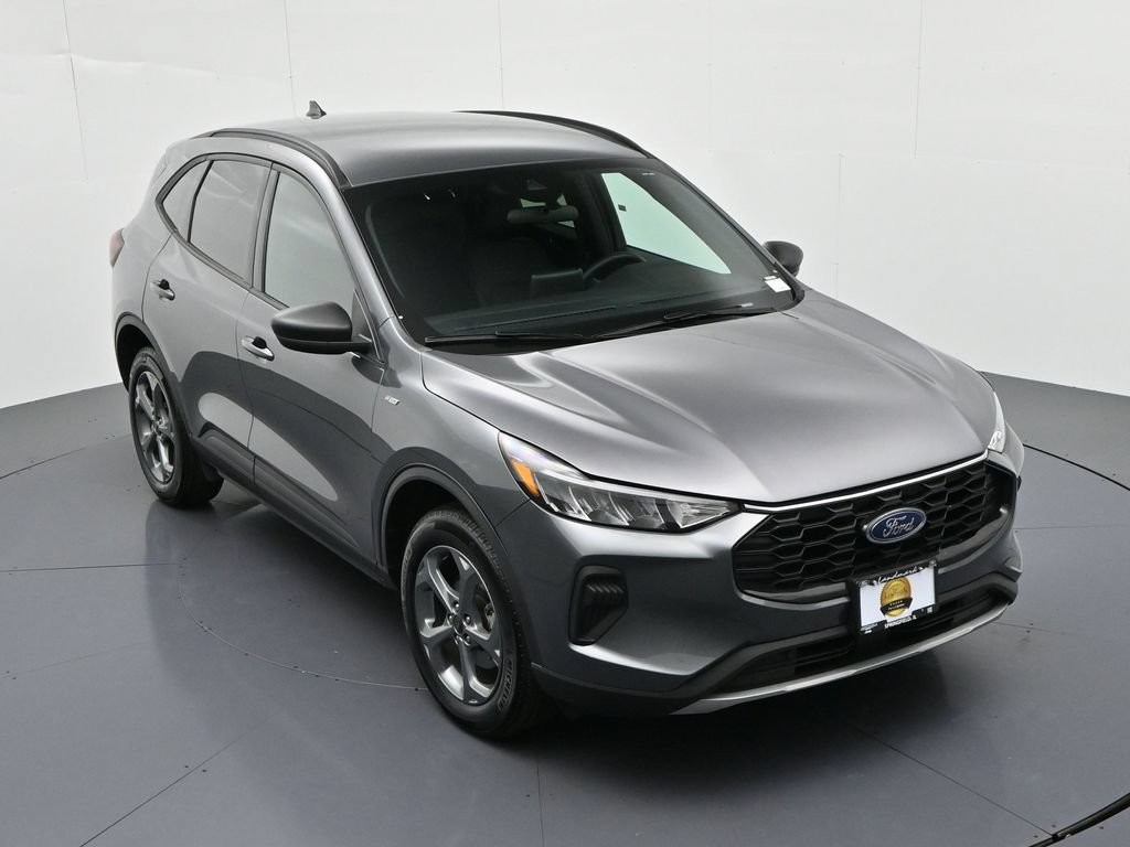 Ford Escape Vehicle Full-screen Gallery Image 16