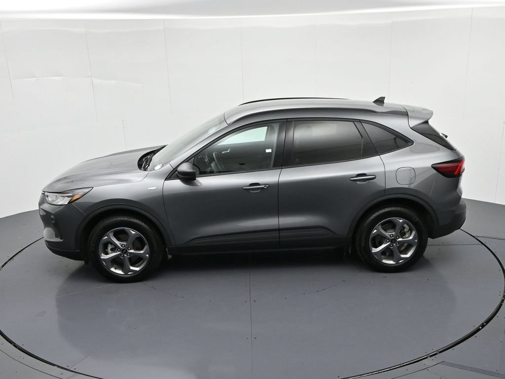Ford Escape Vehicle Full-screen Gallery Image 19
