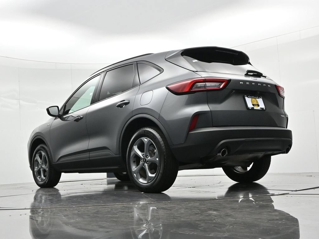 Ford Escape Vehicle Full-screen Gallery Image 20