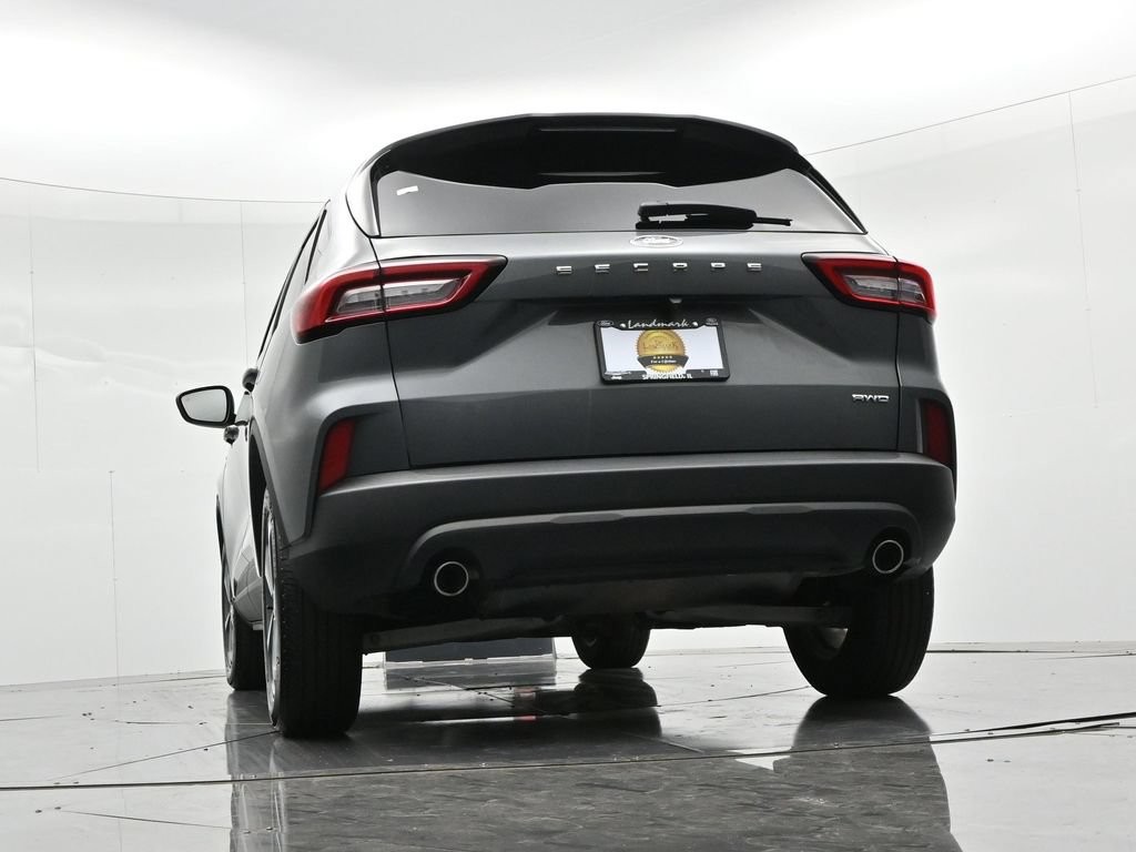 Ford Escape Vehicle Full-screen Gallery Image 21