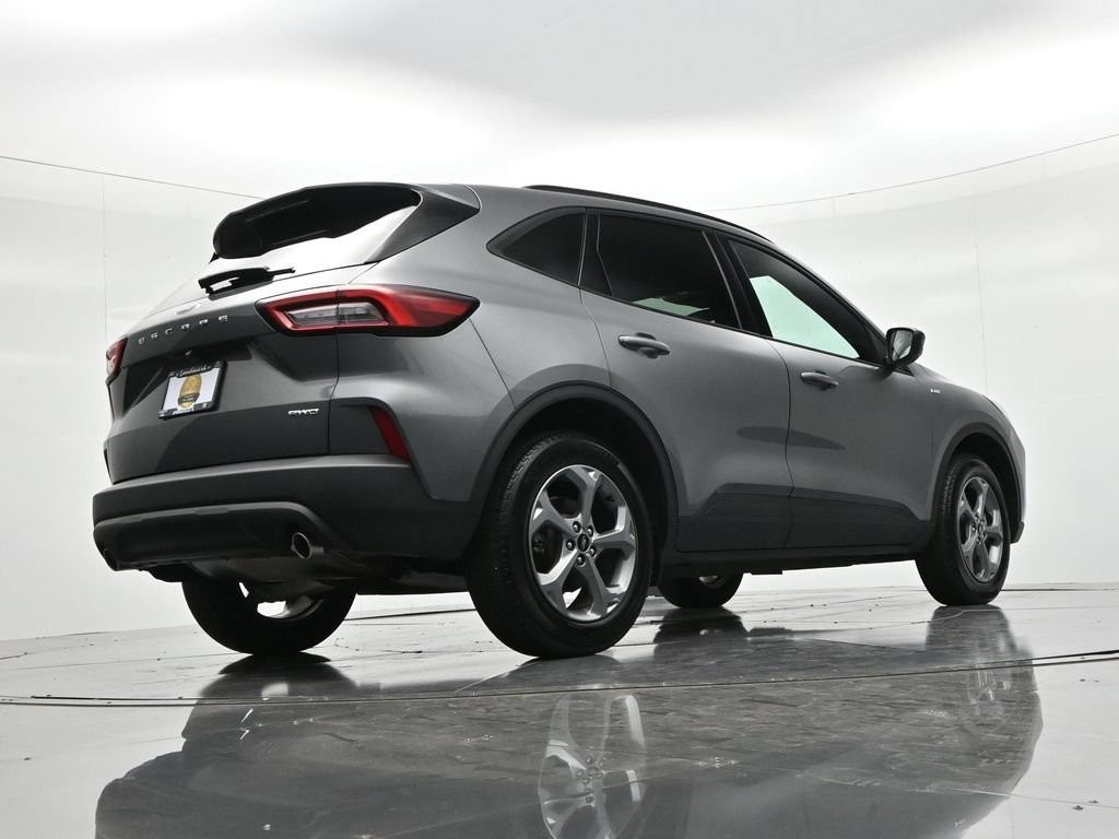 Ford Escape Vehicle Full-screen Gallery Image 22