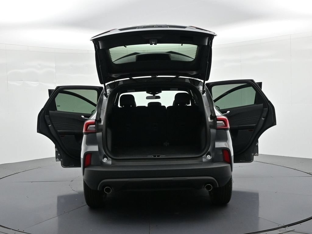 Ford Escape Vehicle Full-screen Gallery Image 27
