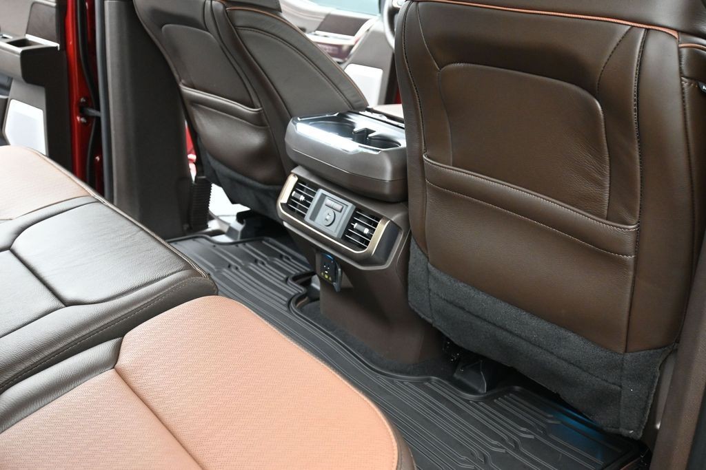 Ford F-150 Vehicle Full-screen Gallery Image 10