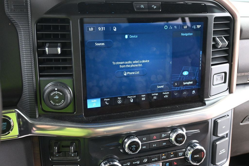 Ford F-150 Vehicle Full-screen Gallery Image 11
