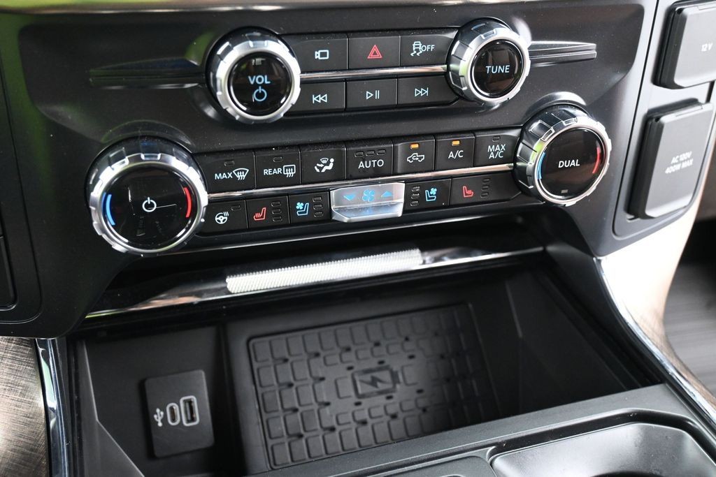 Ford F-150 Vehicle Full-screen Gallery Image 13