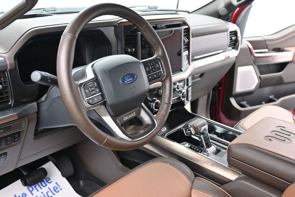 Ford F-150 Vehicle Full-screen Gallery Image 18