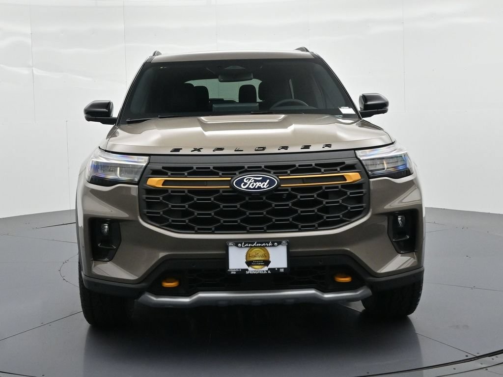 Ford Explorer Vehicle Full-screen Gallery Image 3