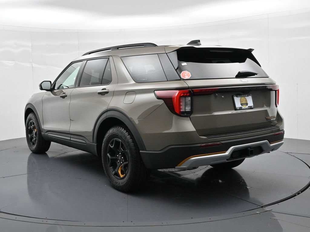 Ford Explorer Vehicle Full-screen Gallery Image 8