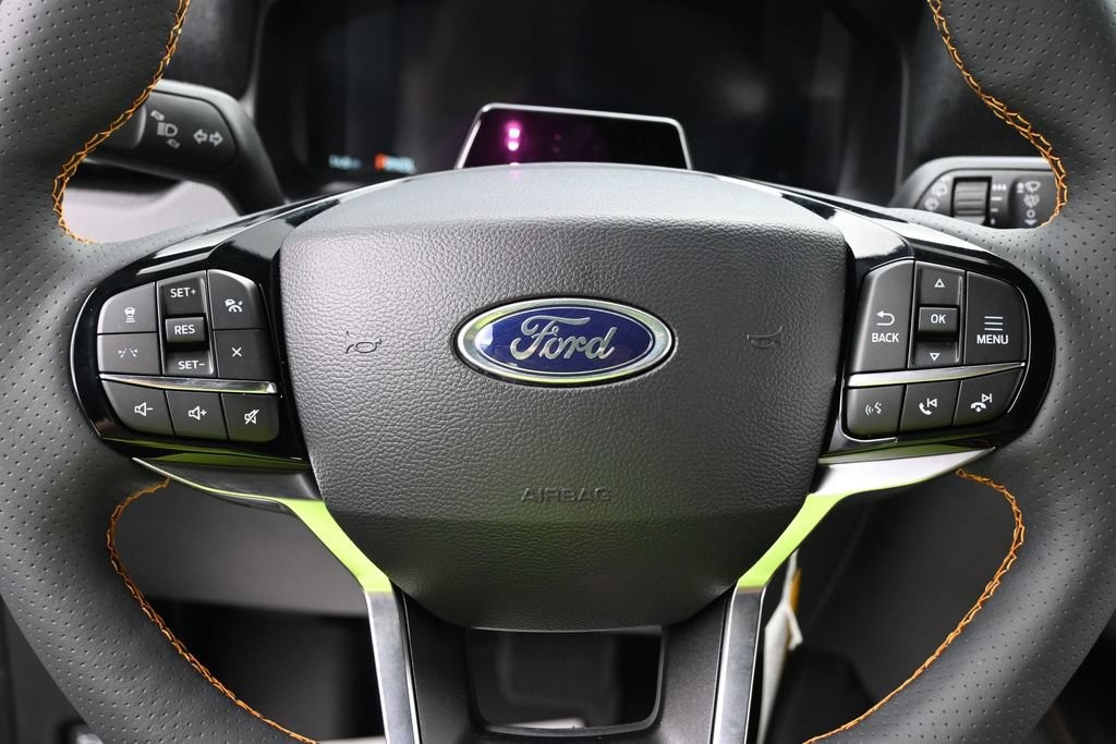Ford Explorer Vehicle Full-screen Gallery Image 13