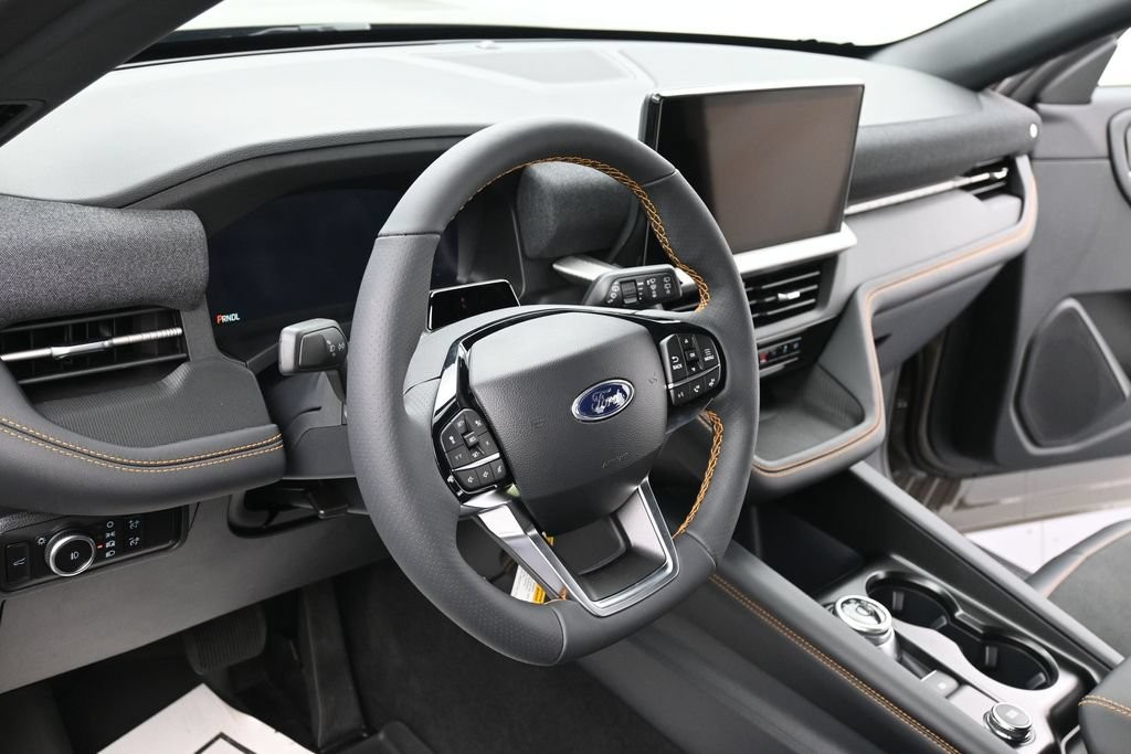 Ford Explorer Vehicle Full-screen Gallery Image 14
