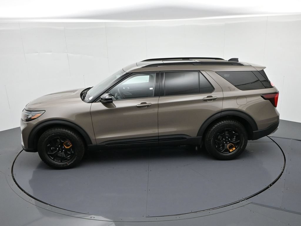 Ford Explorer Vehicle Full-screen Gallery Image 18