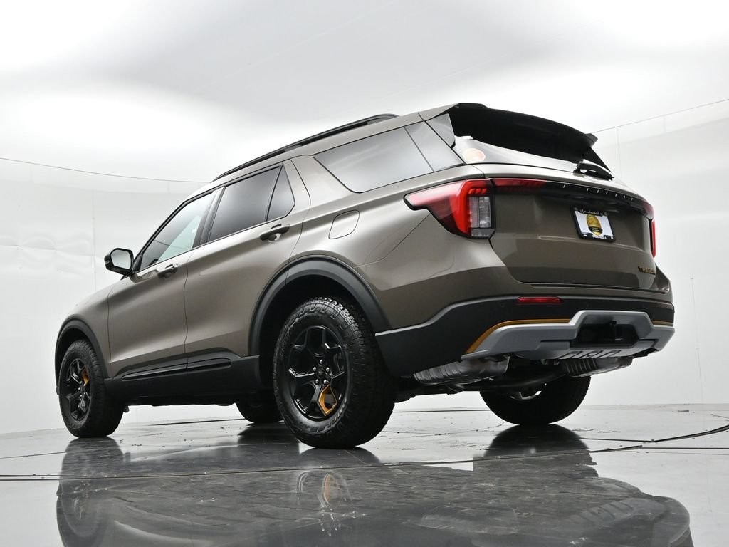 Ford Explorer Vehicle Full-screen Gallery Image 19