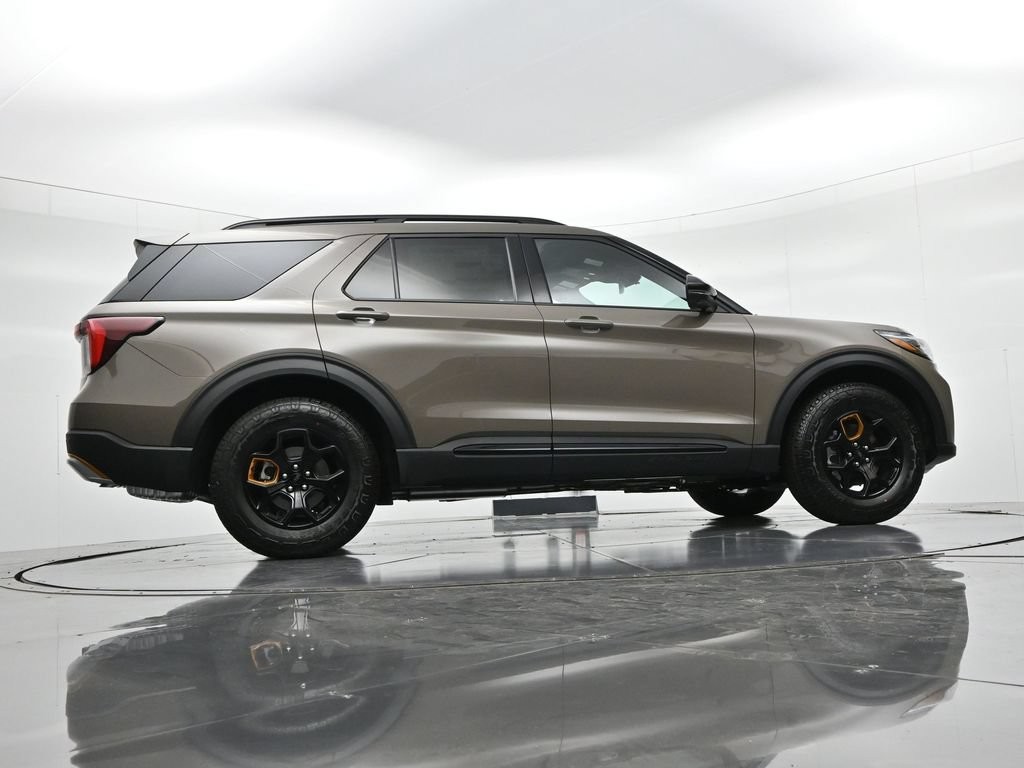 Ford Explorer Vehicle Full-screen Gallery Image 22