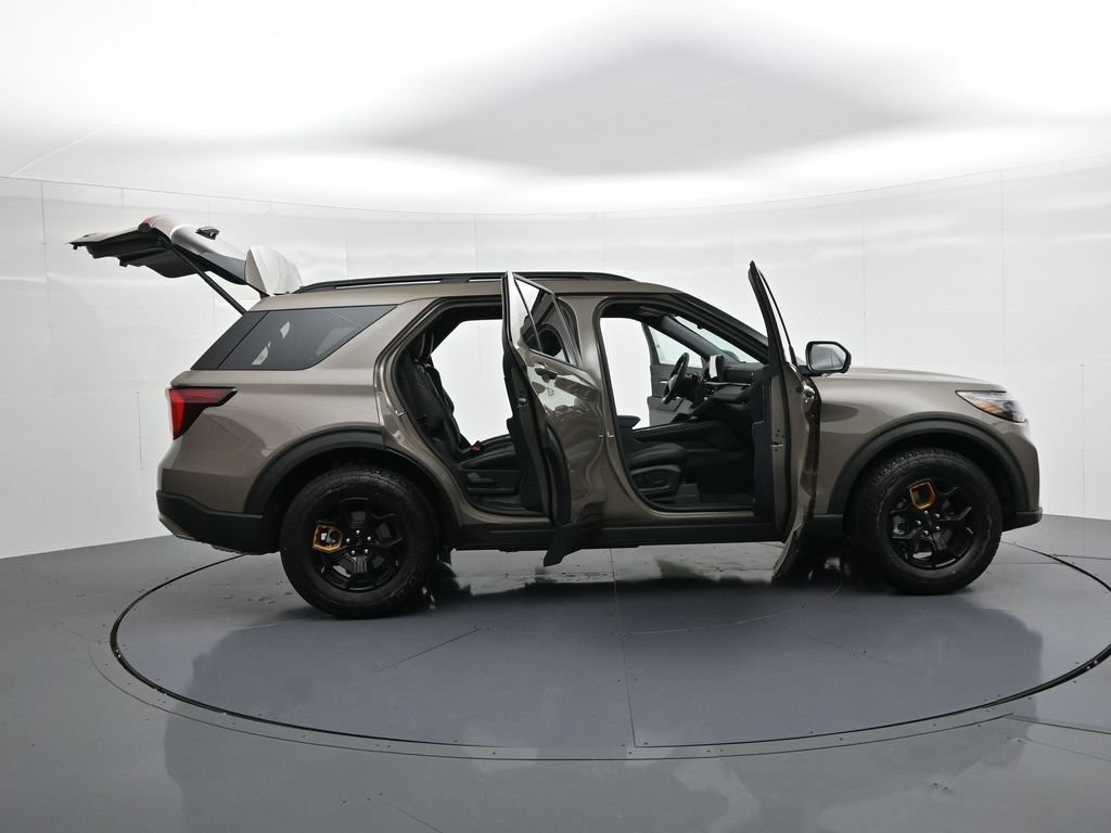 Ford Explorer Vehicle Full-screen Gallery Image 23
